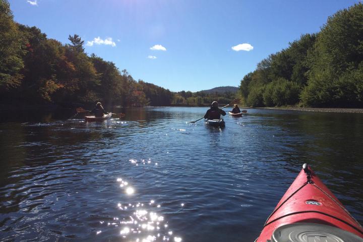 a small boat in a body of water